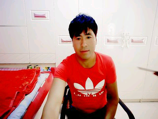 河畔未曾駛遠(yuǎn)的船的主播照片