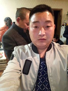 YE，浮沉主播照片