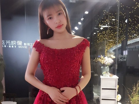 聊天妹子海报
