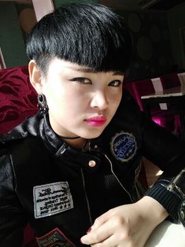 MC莫愁♛求升冠主播照片