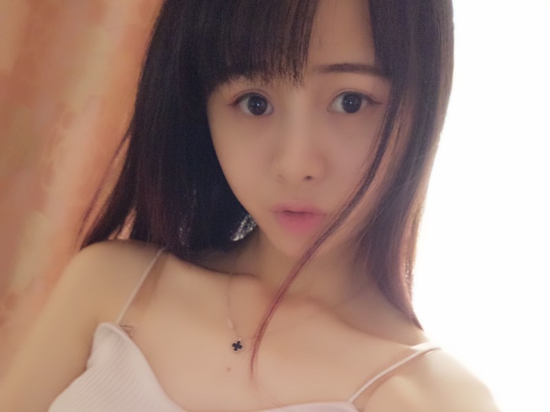 333♚.的主播海报