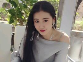 恋上香肩小斗鱼主播照片