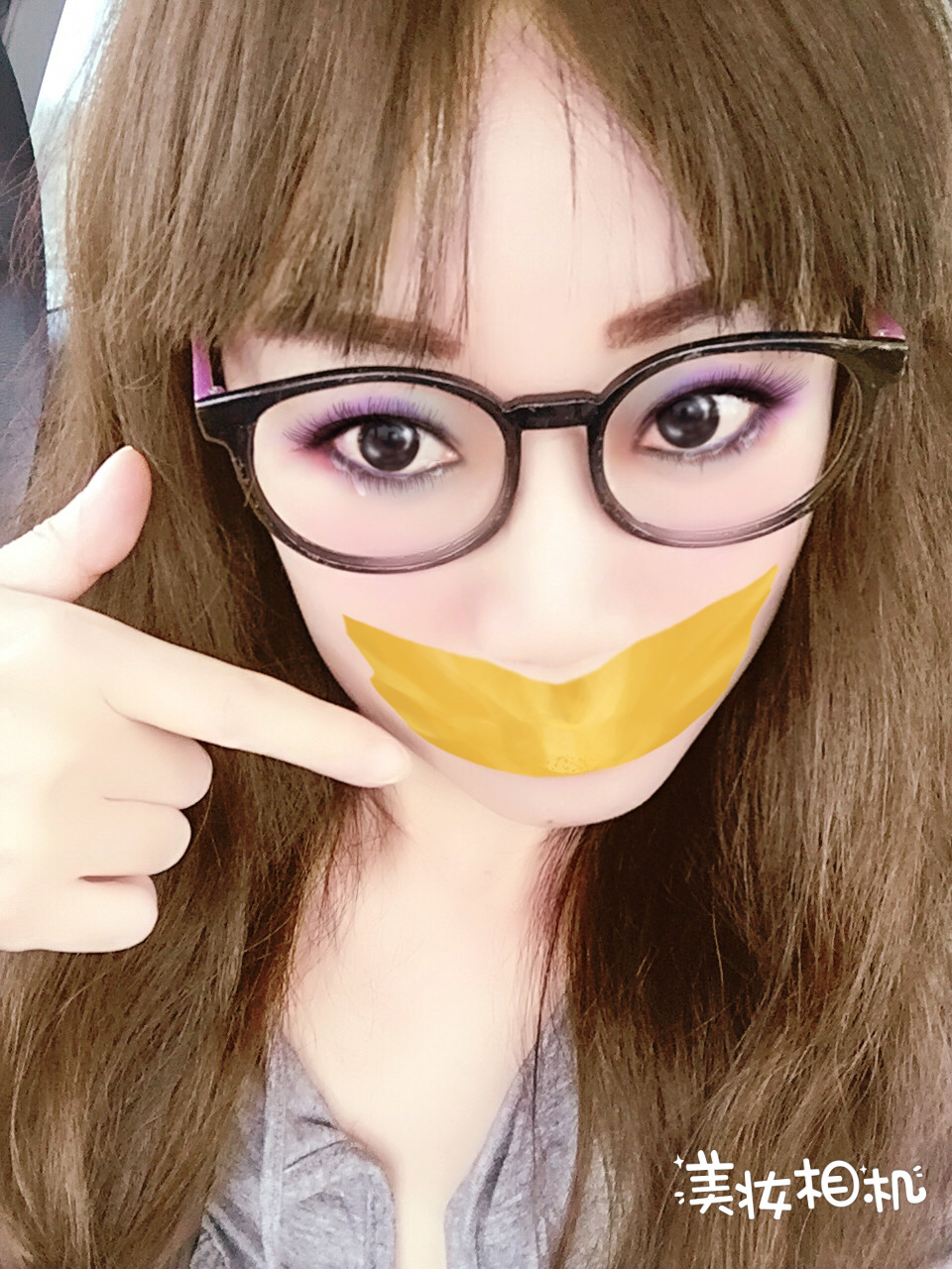 晕晕咬主播照片