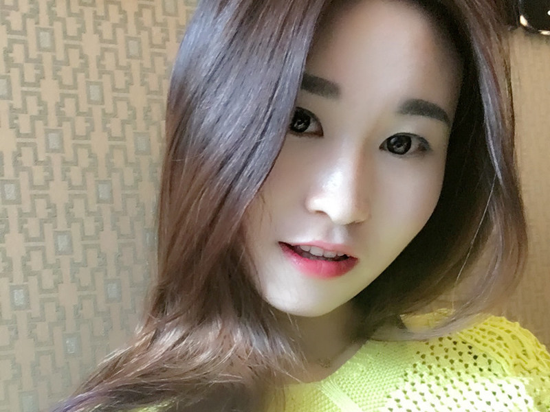Y。小芸芸的主播海报