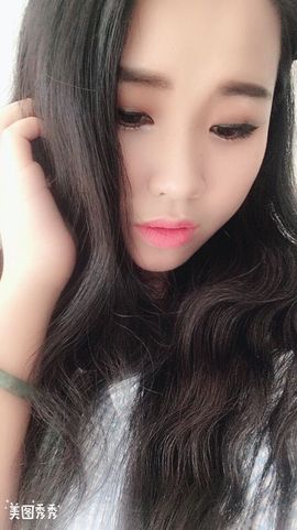 茶茶19号周年主播照片