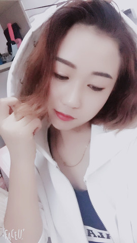 郭上听主播照片