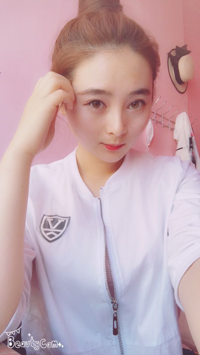 栗莫愁主播照片