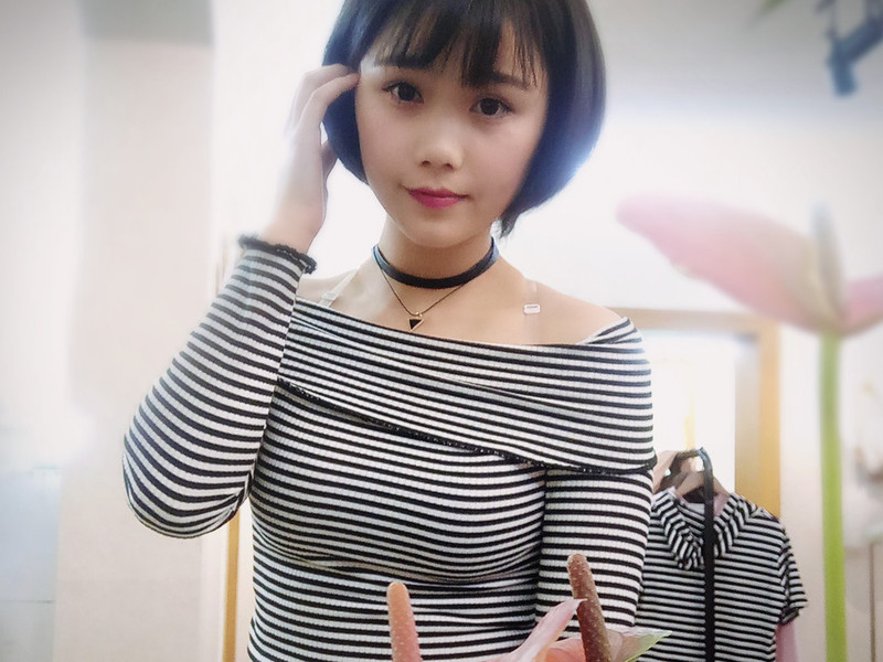 小疯子喵喵的主播海报