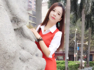 欠揍毒妞的主播照片