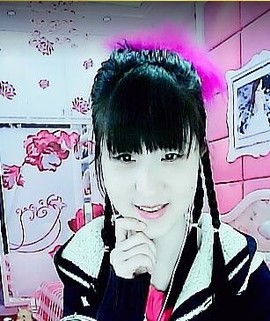小提莫虎妞主播照片