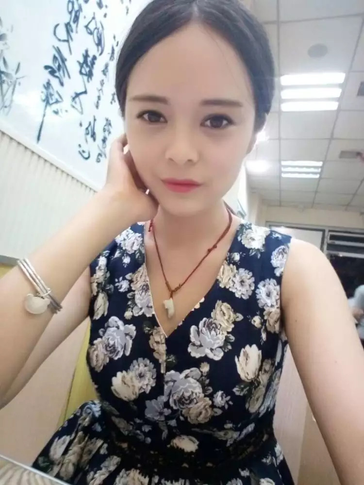 么小椅主播照片