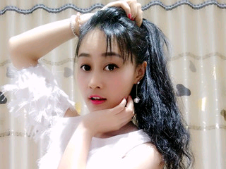挤来挤去主播照片