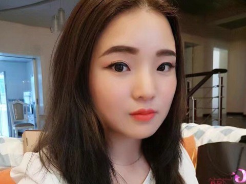 新人小清瑶海报