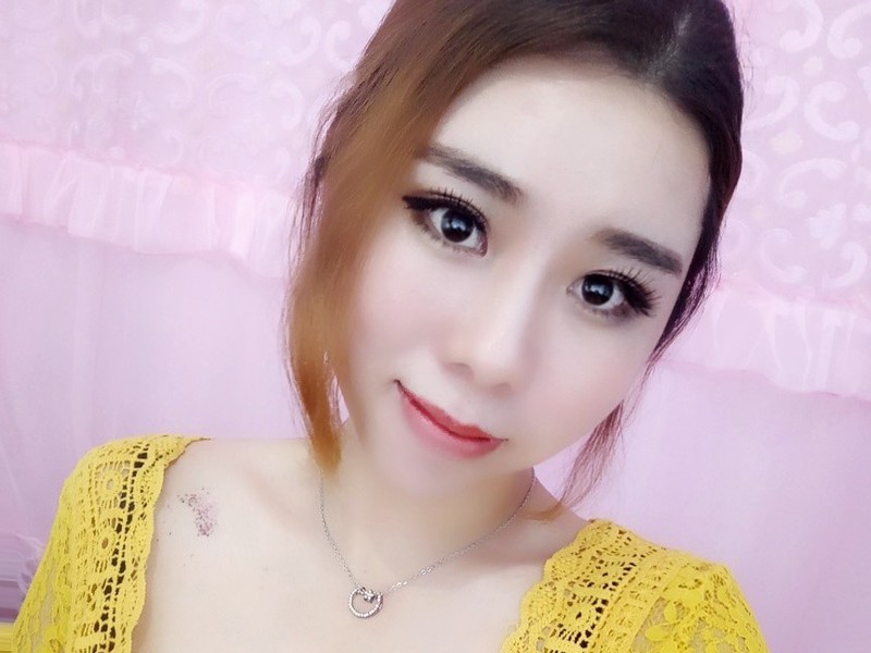 ^O^沫沫受伤休养中的主播海报