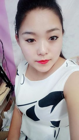梨花辣條主播照片