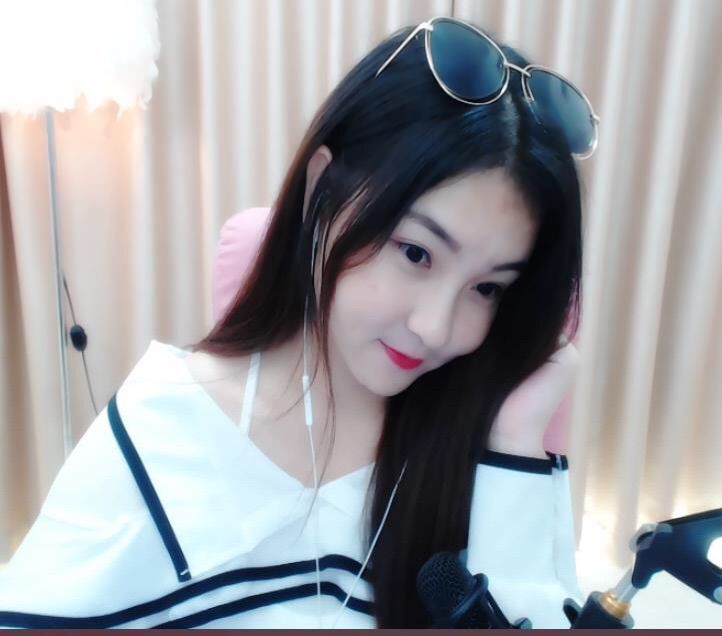 小蕾求升级的主播照片