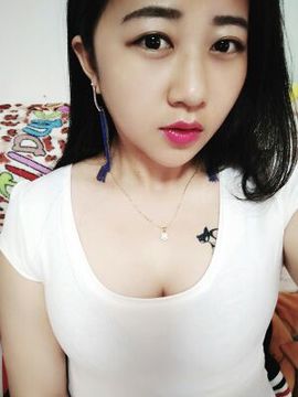 糖💋豆主播照片