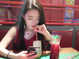 下雨了，收衣服主播照片