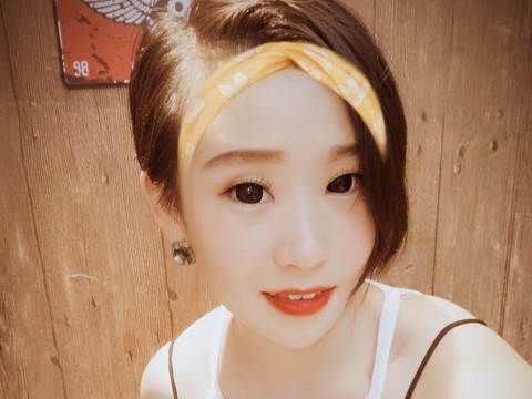 播音主持白又白海报