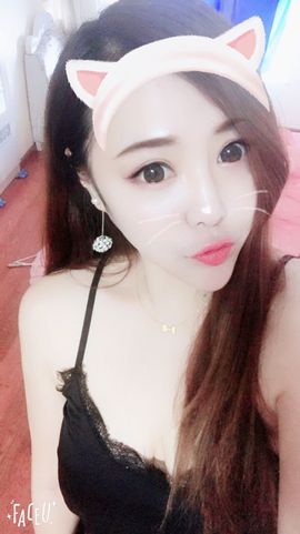 可盐可甜的球球主播照片