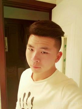 没伞的孩子拼命跑主播照片