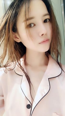 July七月有事停播主播照片