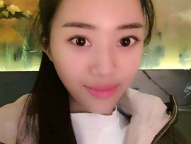 月亮弯弯了主播照片
