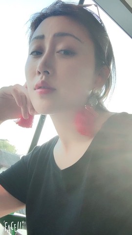 大聆听温主播照片