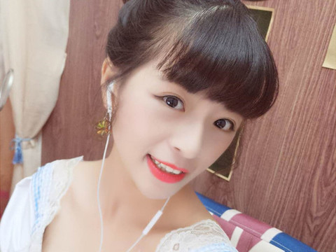♥小唯♥海报