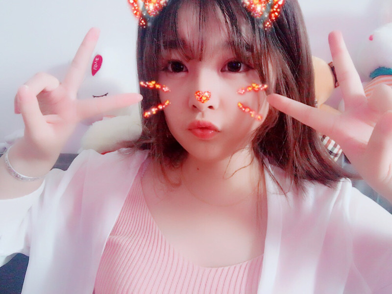 小丸子爱吃肉👄的主播海报