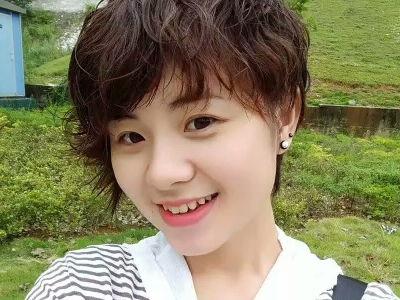 请叫刘樱的主播海报