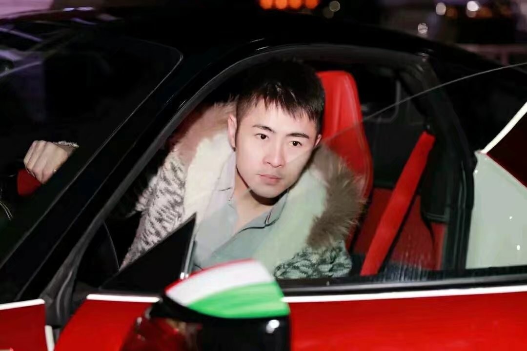 上海逍遥哥的主播照片