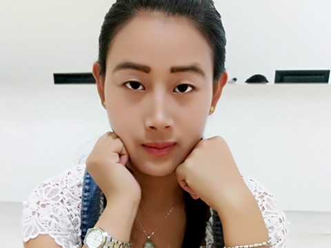 我哭谁疼t海报