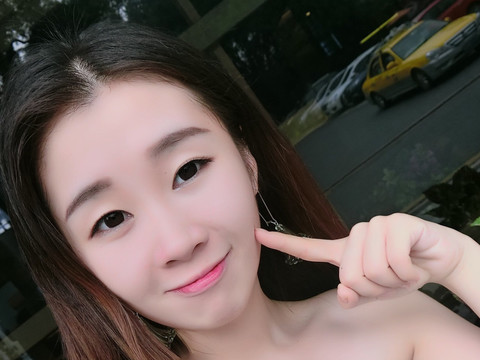 小玲儿🍓海报