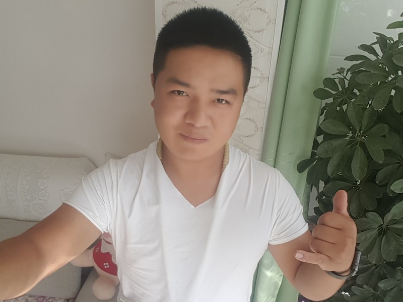 請叫我万能微的主播海报