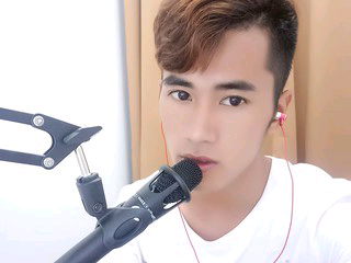 燕子qdf主播照片