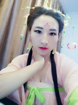 小奶瓶玩家主播照片