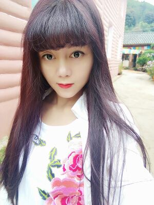 莉傻妞的主播照片