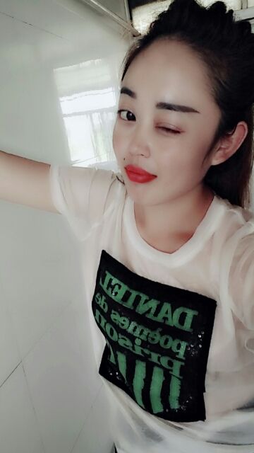 保护视力偷瞄帅哥的主播照片