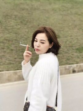 安静女汉子主播照片