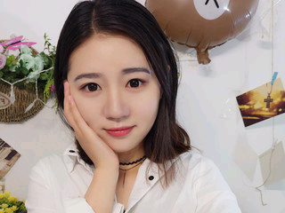 站在阳光下🐯的主播照片