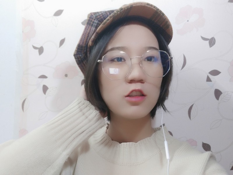瑾碳炭的主播海报
