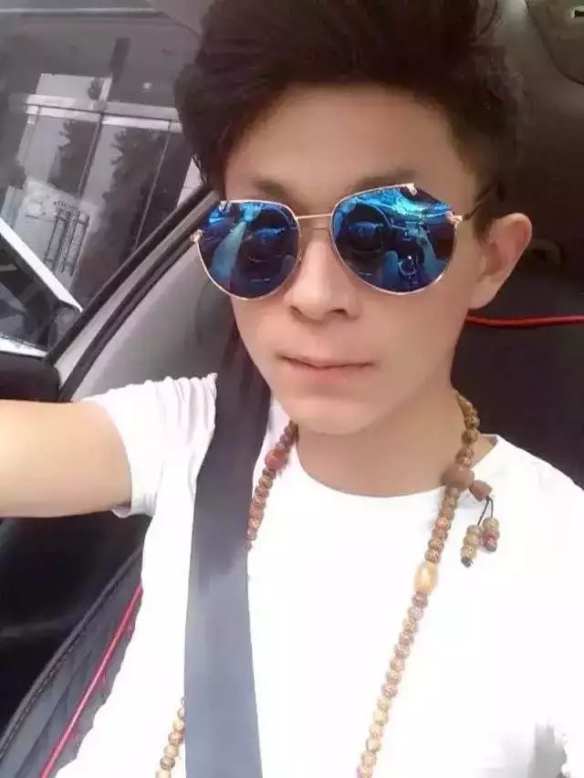 吉祥。小哥哥的主播照片