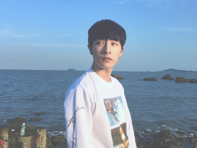 你的男孩带猪直播的主播海报