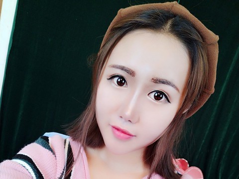 Kitty女王512海报