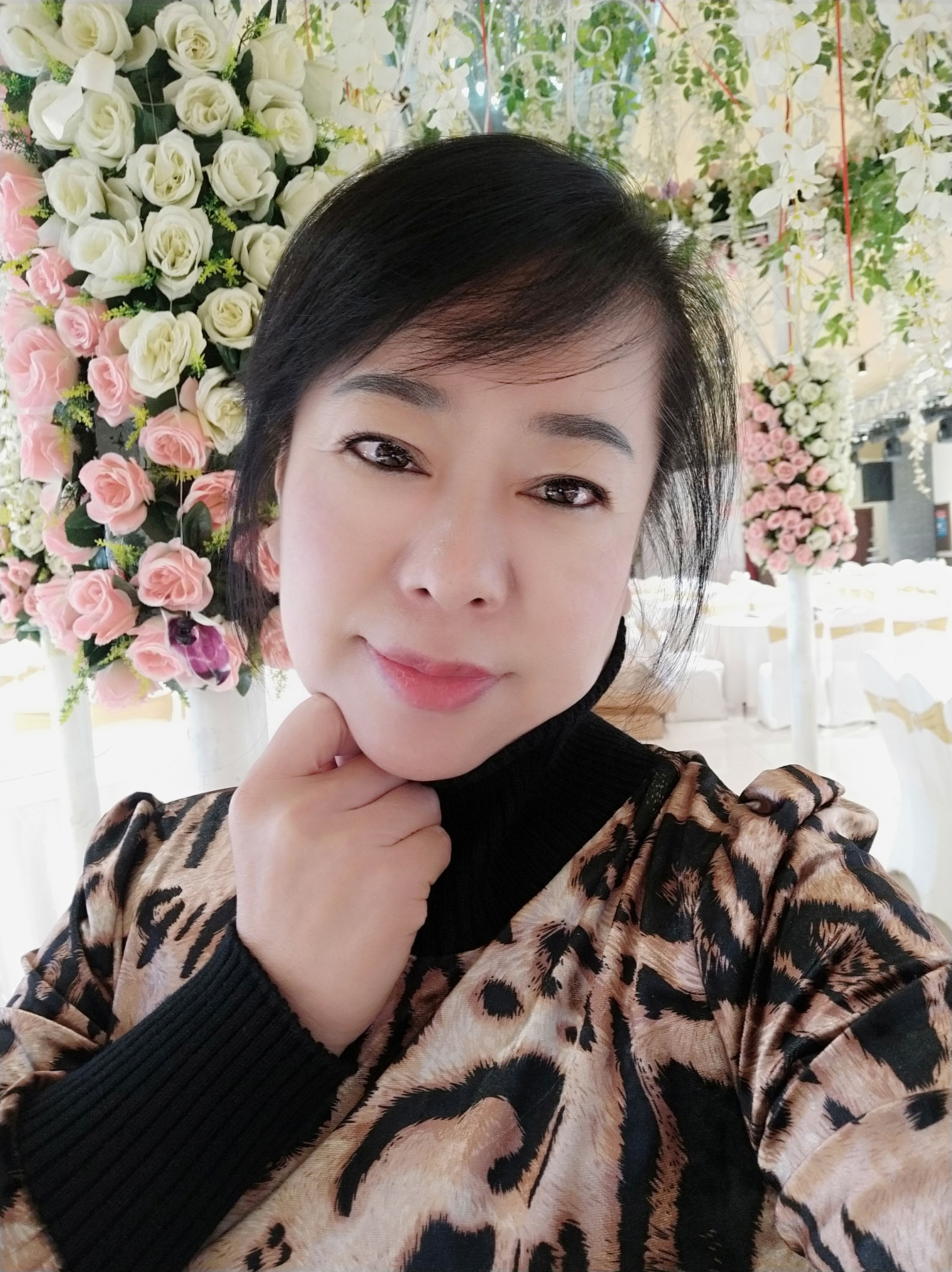 魅力女人唱民歌的图片