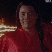 A_站在金拱门上看日海报