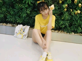 沉默式丶等待的主播照片
