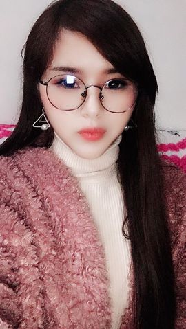 等悠归来主播照片