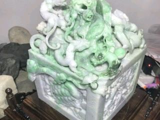 机械设备进出的主播照片